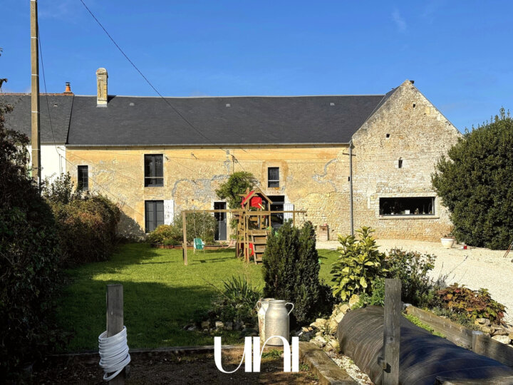 Maison T6 de 242m2 sur 2400m2 de terrain à Vaux sur Aure