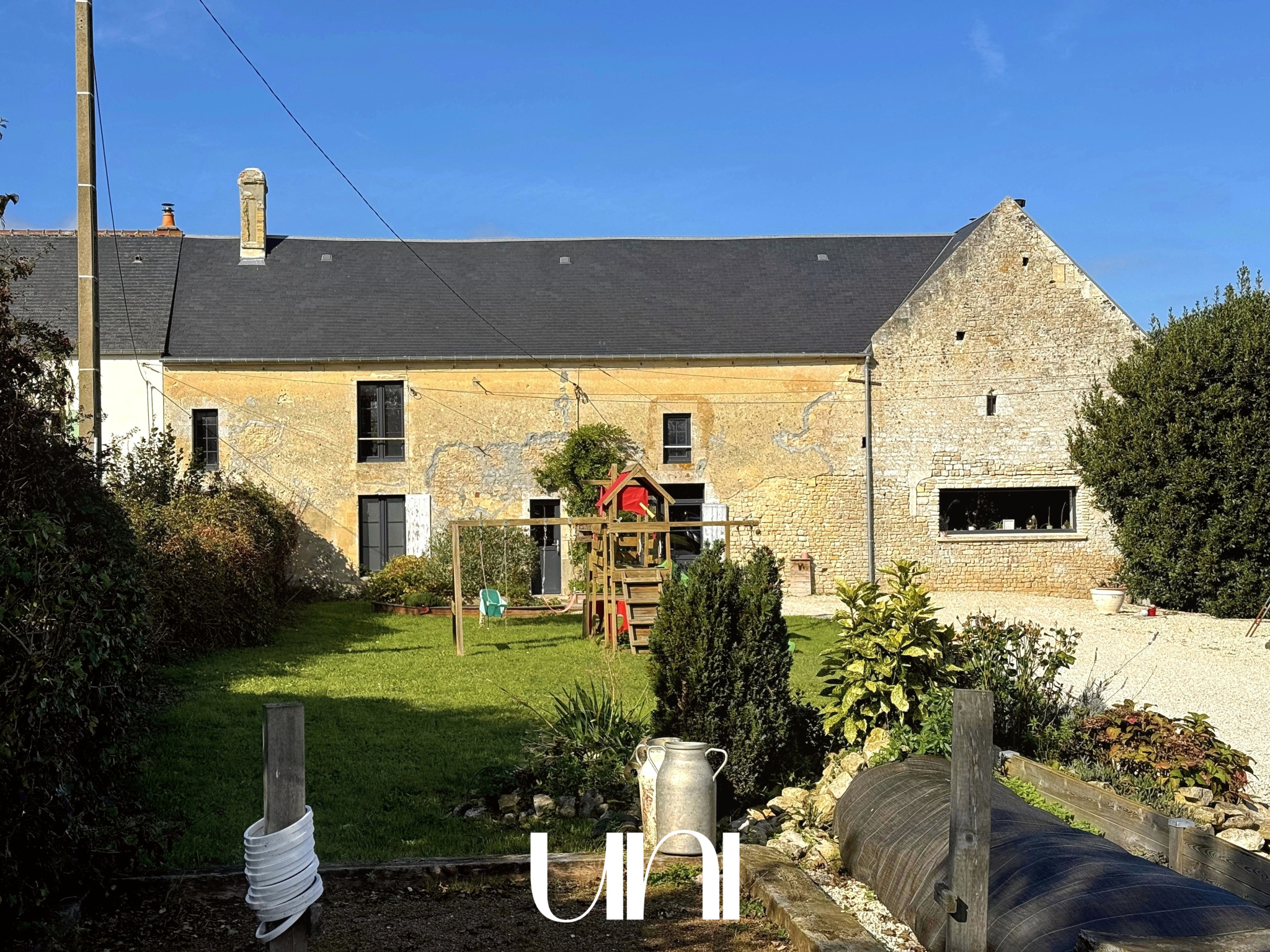 Maison T6 de 242m2 sur 2400m2 de terrain à Vaux sur Aure