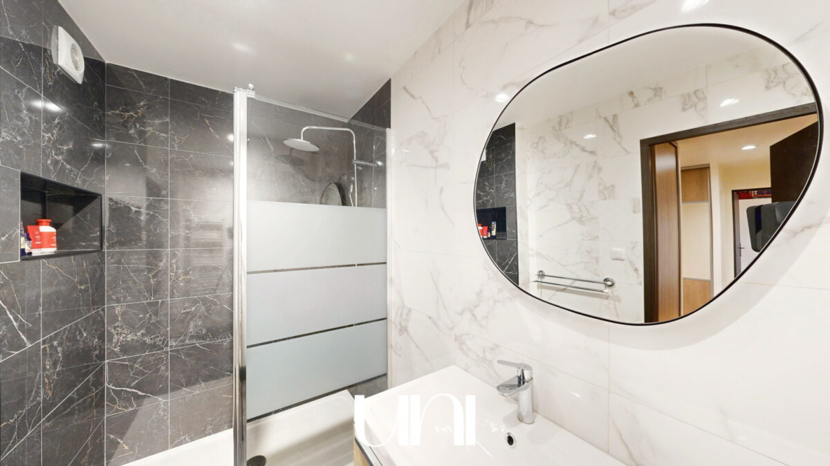 Appartement type T4 de 77.35m2 avec balcon, garage et cave à Caen