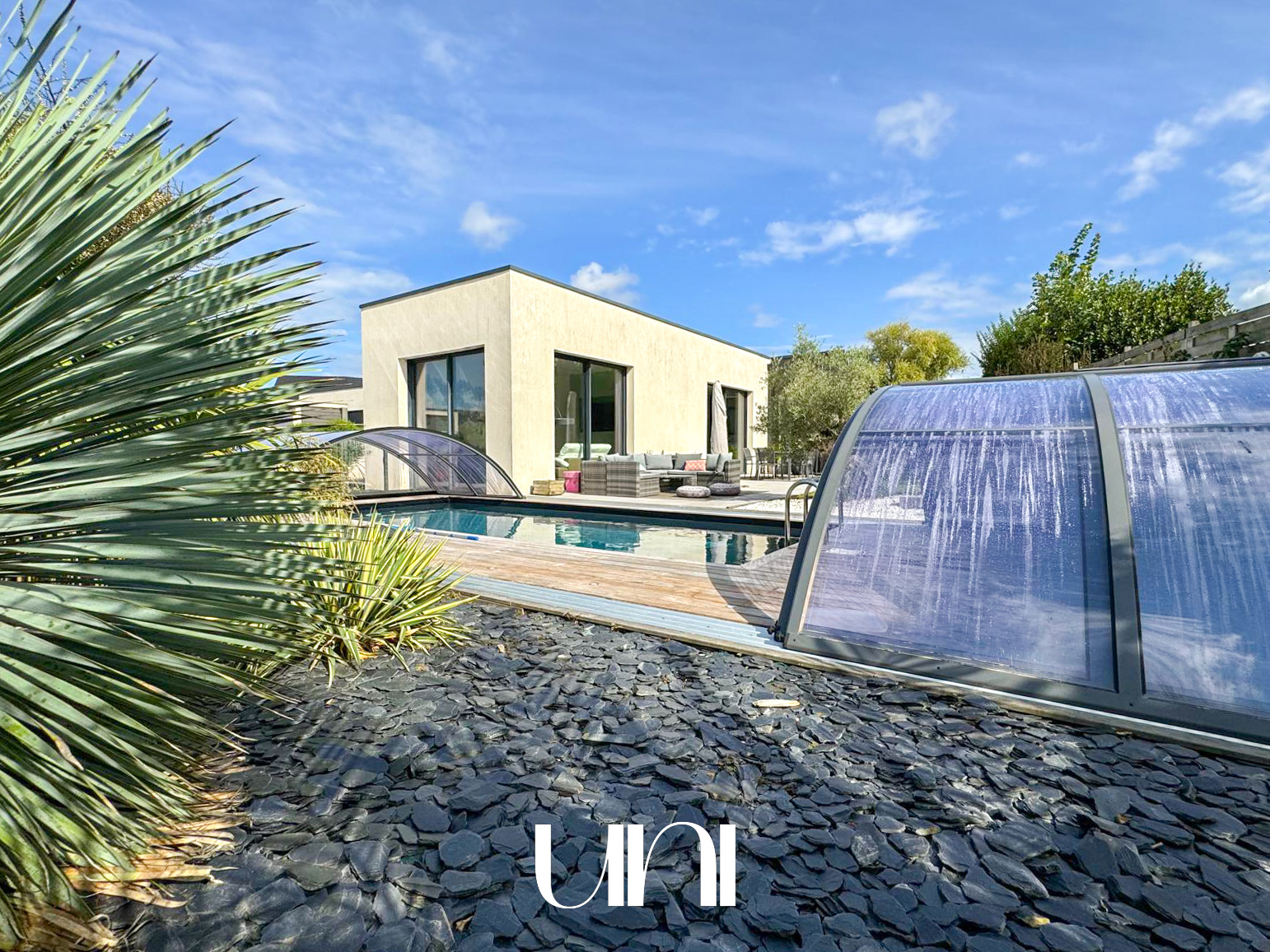 Maison T4 de 196 m2 sur terrain de 848 m2 - COLOMBY-ANGUERNY