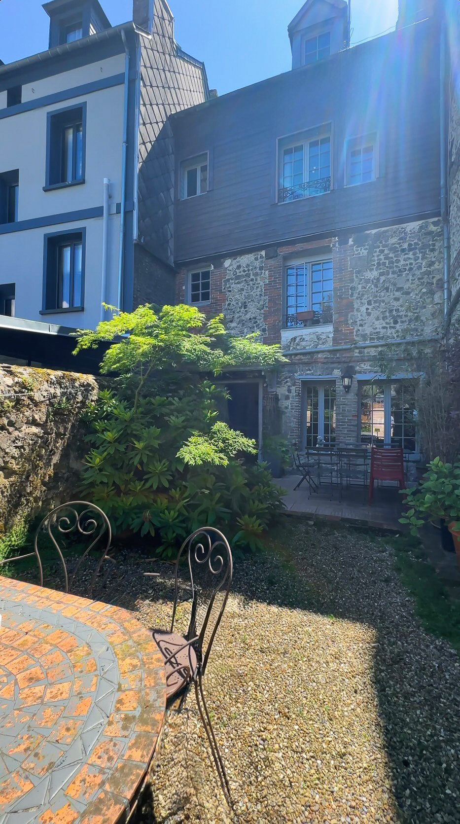 Splendide Maison BourgeoiseT5 de 168m2 avec jardin et dépendance de 25 m2