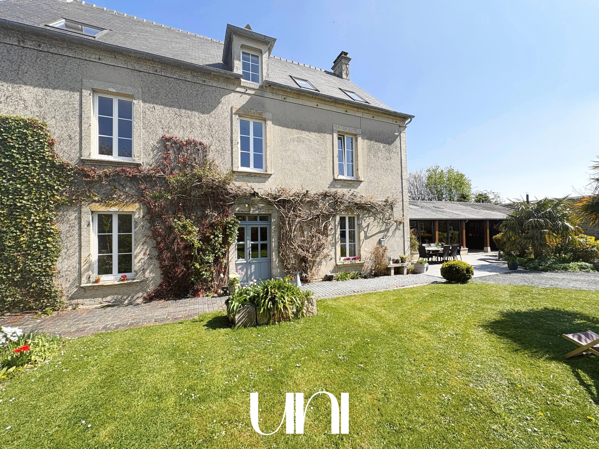 Magnifique Maison familiale T7 + dépendances