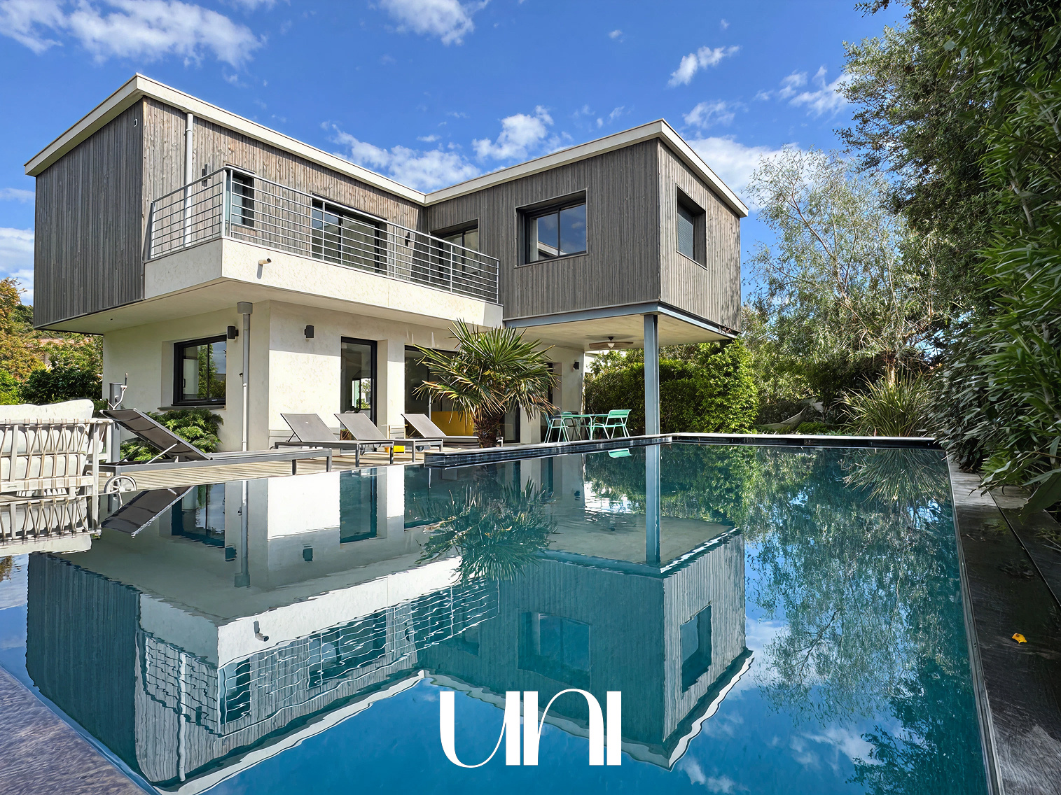 Magnifique villa T5 d'environ 195m2 sur 1 239m2 de terrain sur les hauteurs de PORTO-VECCHIO