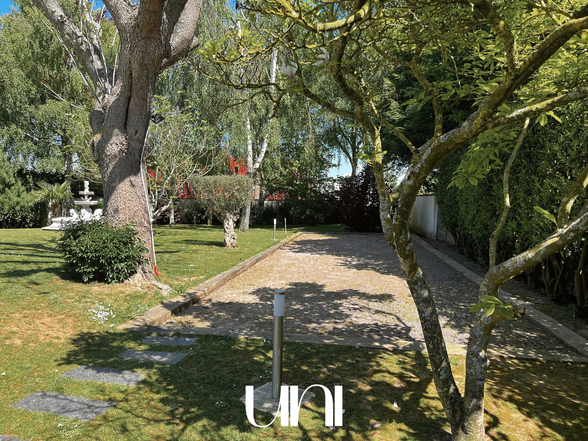 Belle maison T7 de 250 m2 sur 2000 m2 de terrain avec piscine et jacuzzi