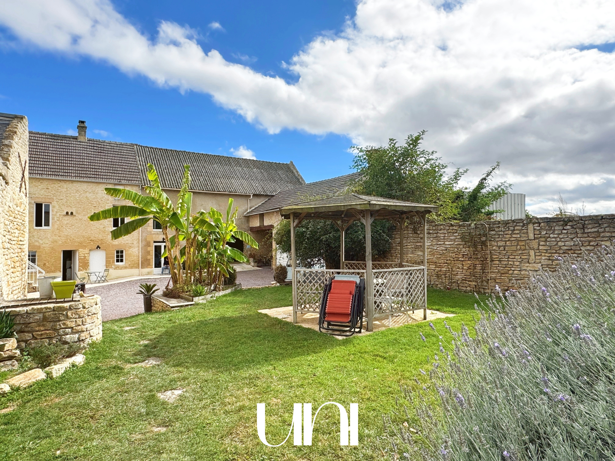 Maison T12 de 260 m2 avec un terrain de 1246 m2