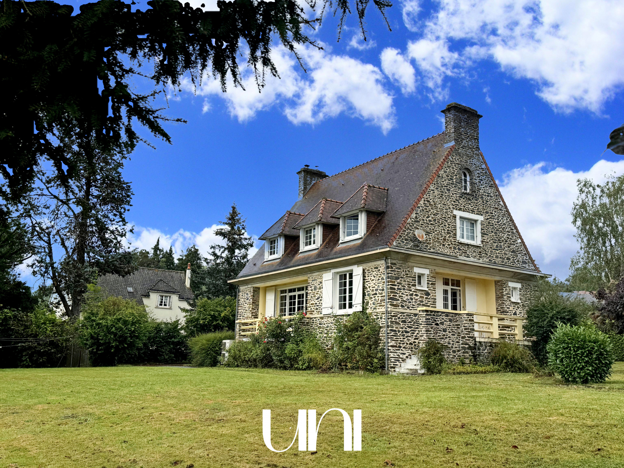 Maison de maître T6 située face à l'Orne