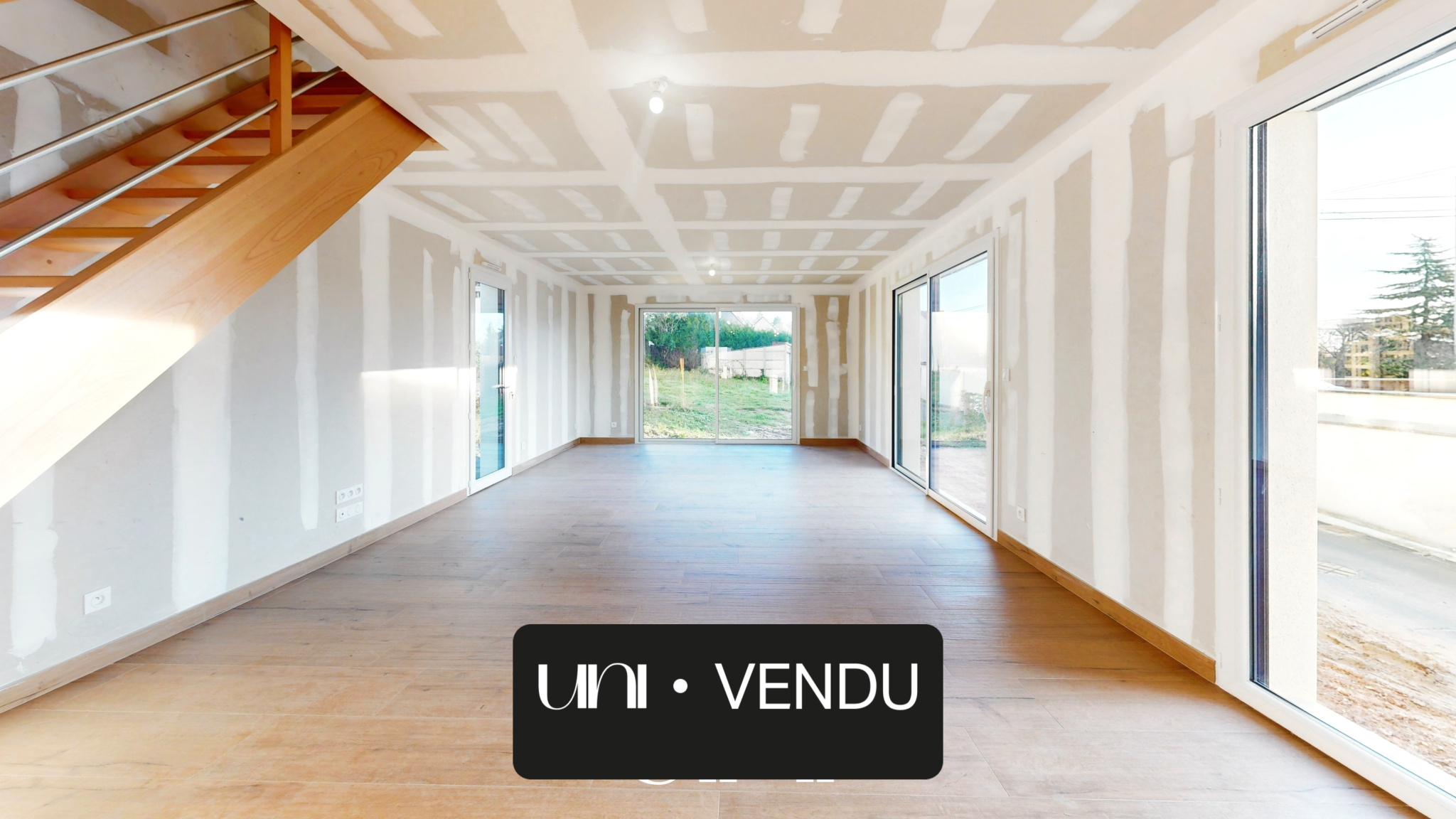 Maison BBC T6 de 147m2 avec dépendances et garage sur un terrain de 620m2