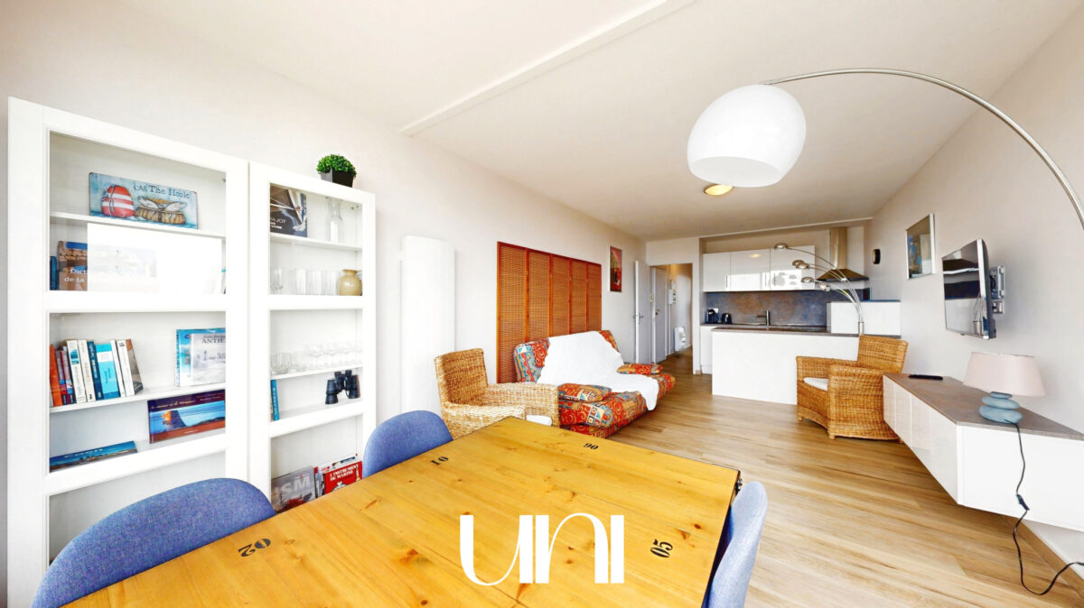 Appartement T2 de 45.46 m2 avec parking - COURSEULLES SUR MER