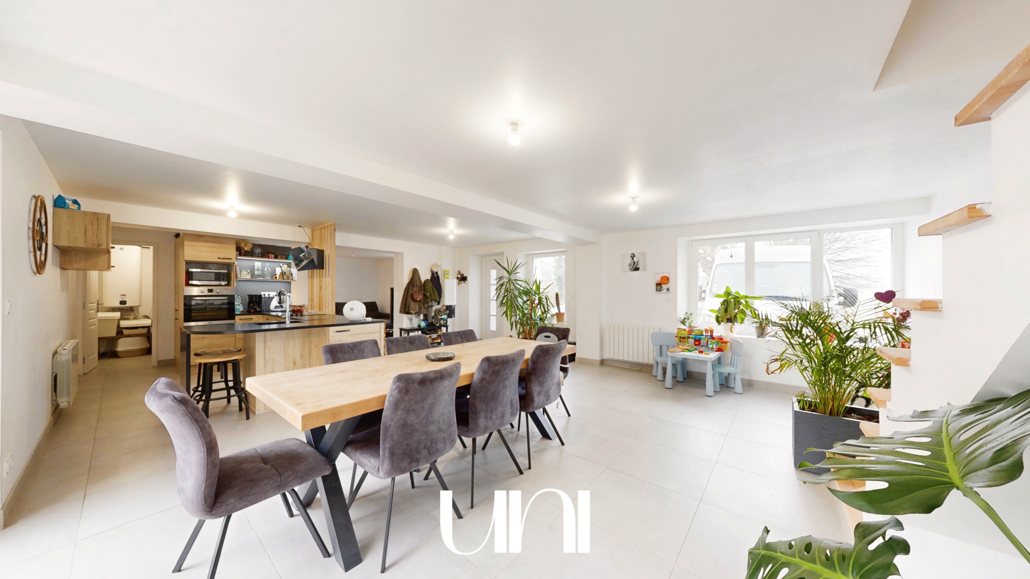 Charmante maison en pierre T4 de 128m2 avec petit jardin et terrasse.