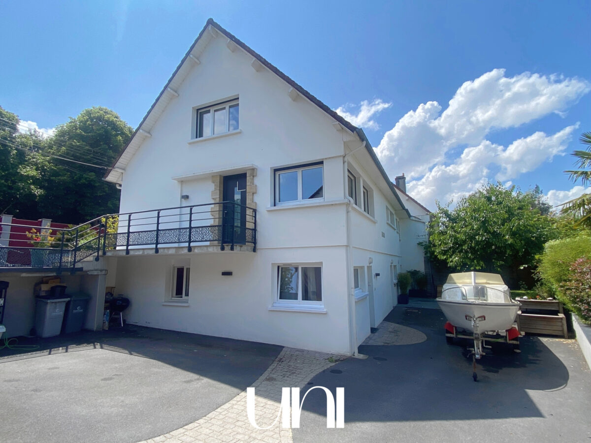 Maison T7 de 170m2 sur parcelle de 426m2