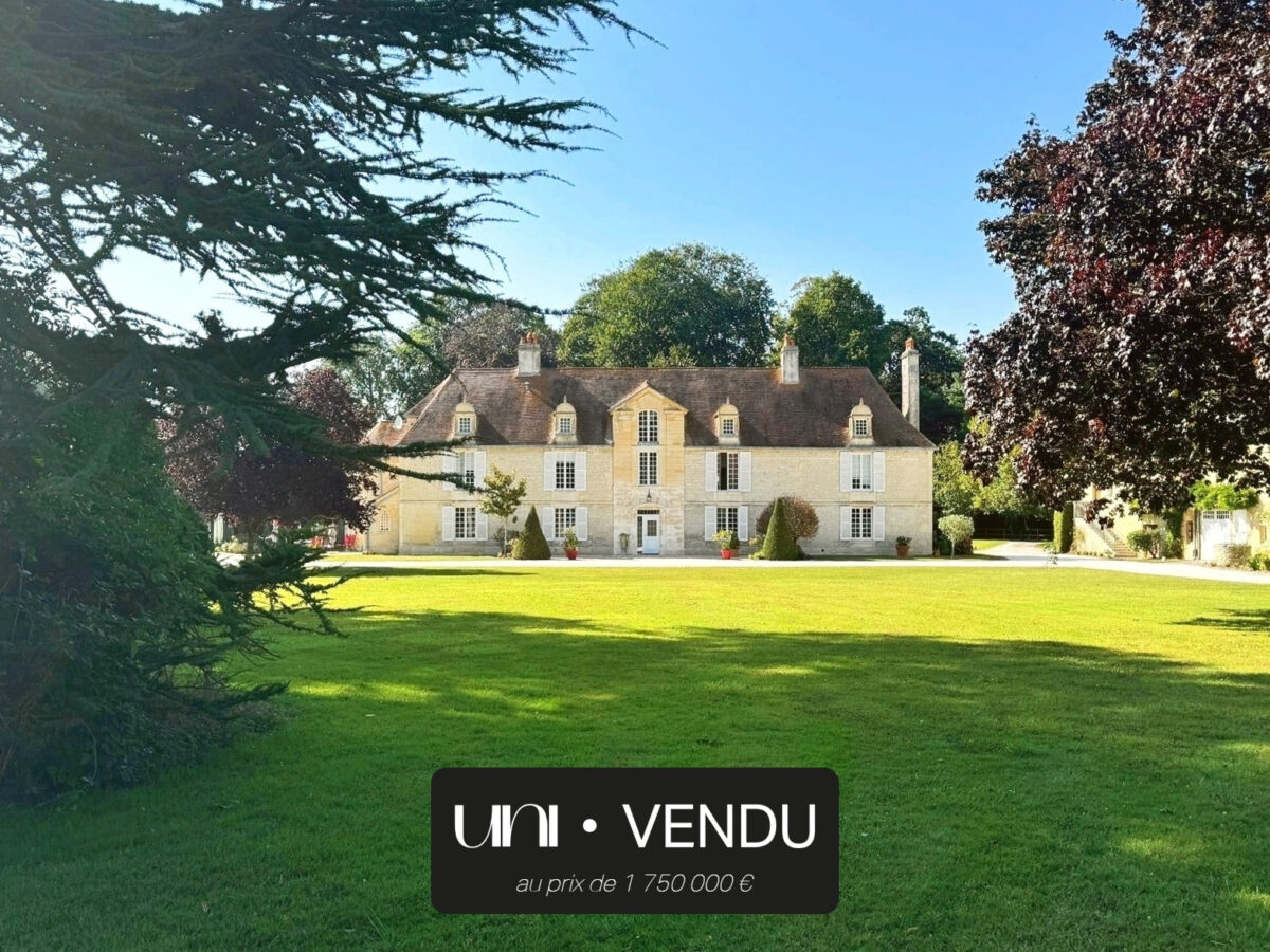 Magnifique château de 400 m2 avec dépendances de 400 m2 chacune sur domaine de 6 hectares - SAINT MANVIEU NORR