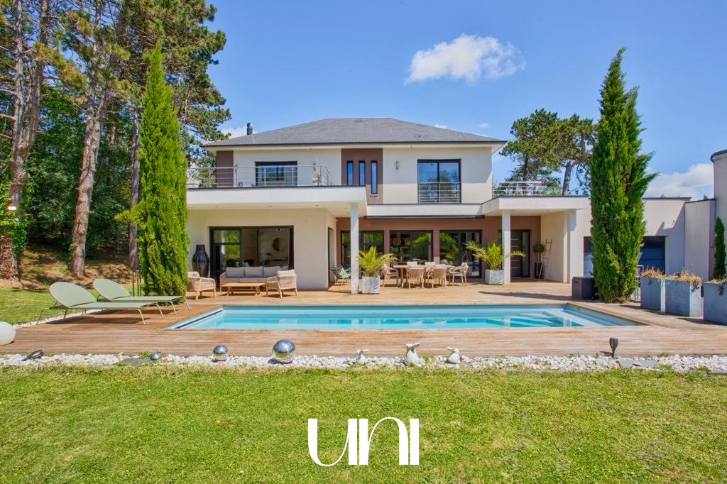 Maison T8 de 240m2 sur terrain de 1917 m2 - LE HOME VARAVILLE