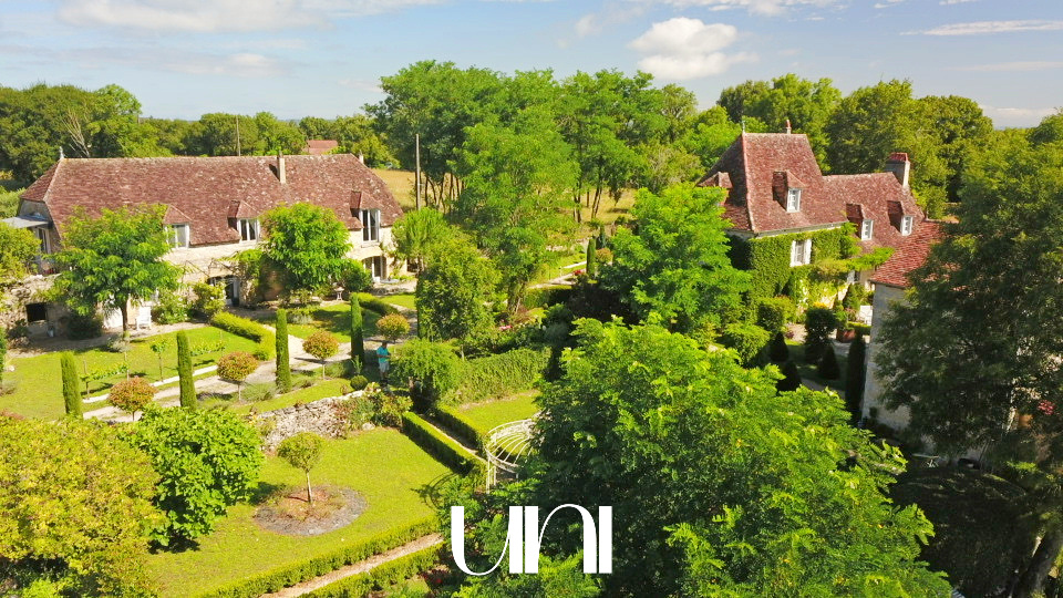 RARE À LA VENTE : PROPRIÉTÉ D'EXCEPTION DE 350M2 SUR 13 HECTARES